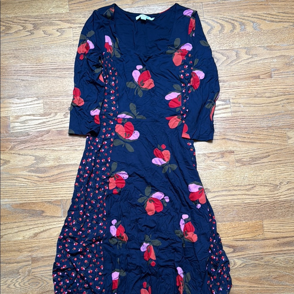 Red and White Midi Sheath Dress with 3/4 Sleeves and Scoop Neck
